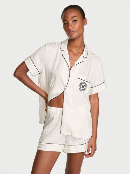 Pijama corto coordinado en satén brillante