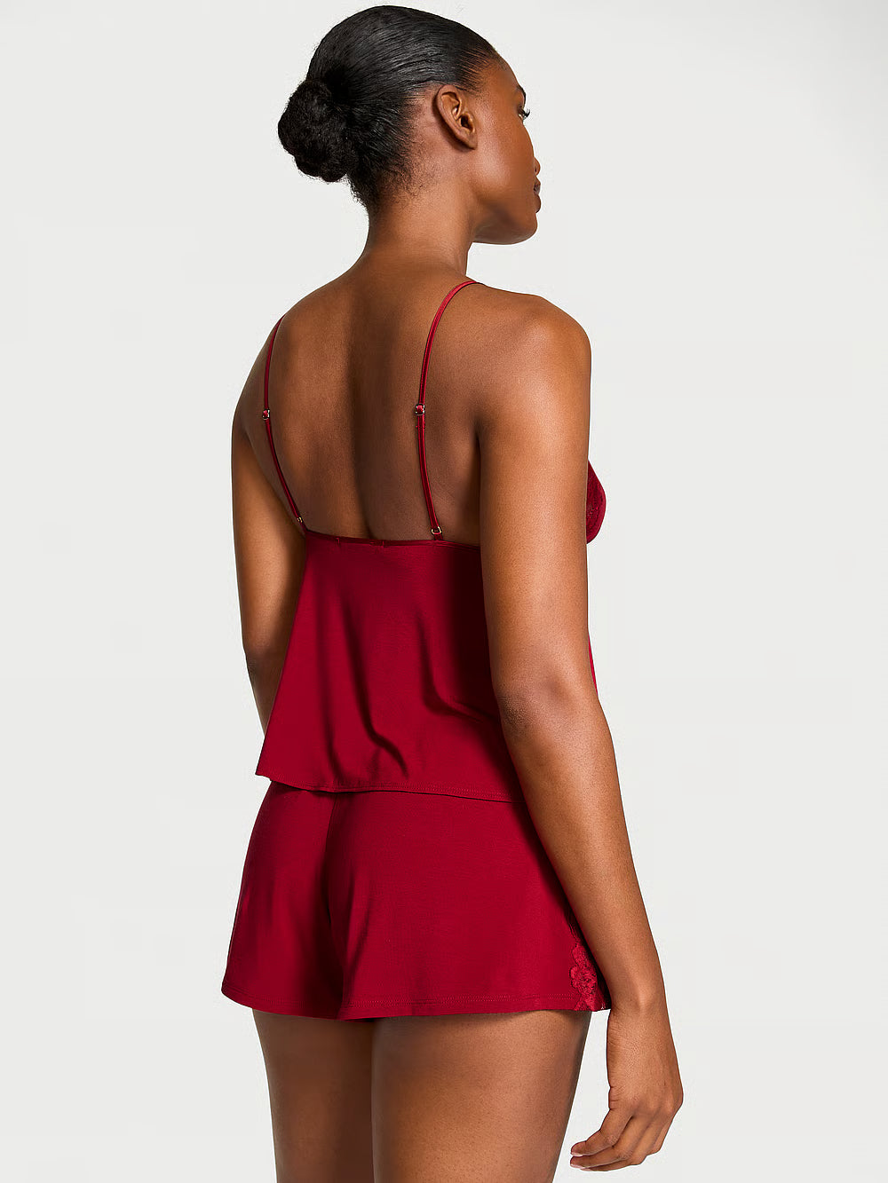 Conjunto de top vaporoso en modal con borde de encaje SoSoft™